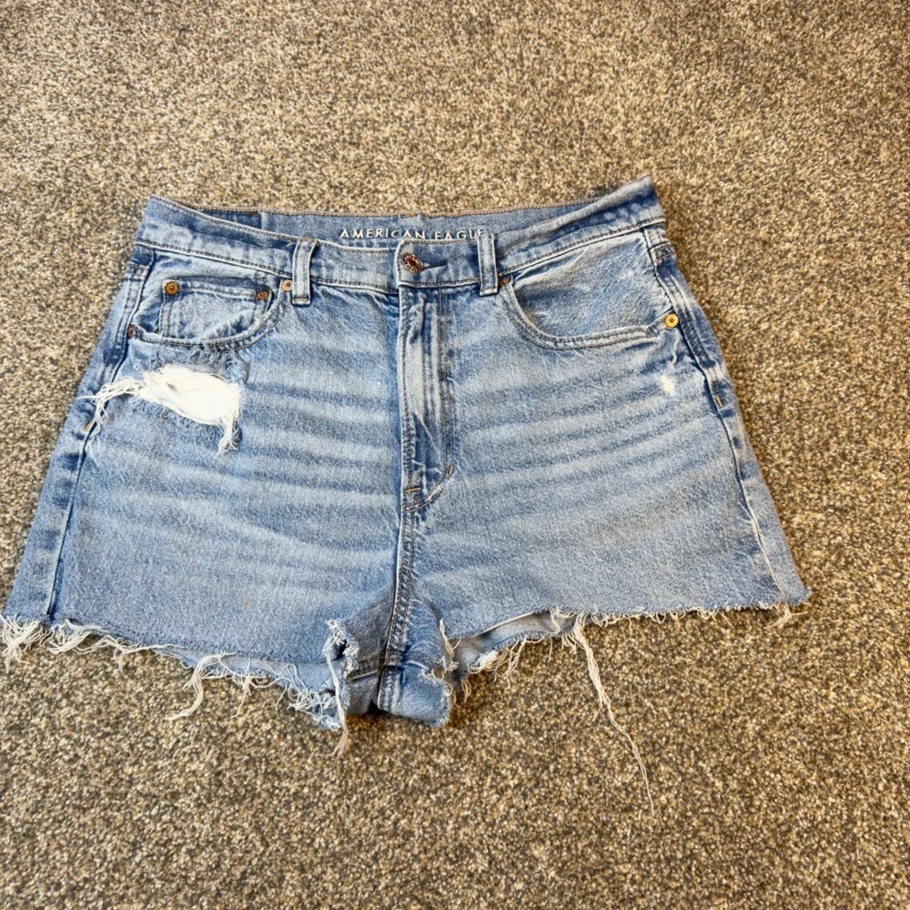 American Eagle Highest Rise Baggy Straight Distressed Denim Shorts Light Wash 10